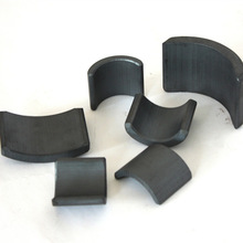Ceramic arc/segment magnet