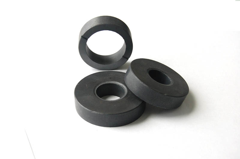 Ferrite ring magnet